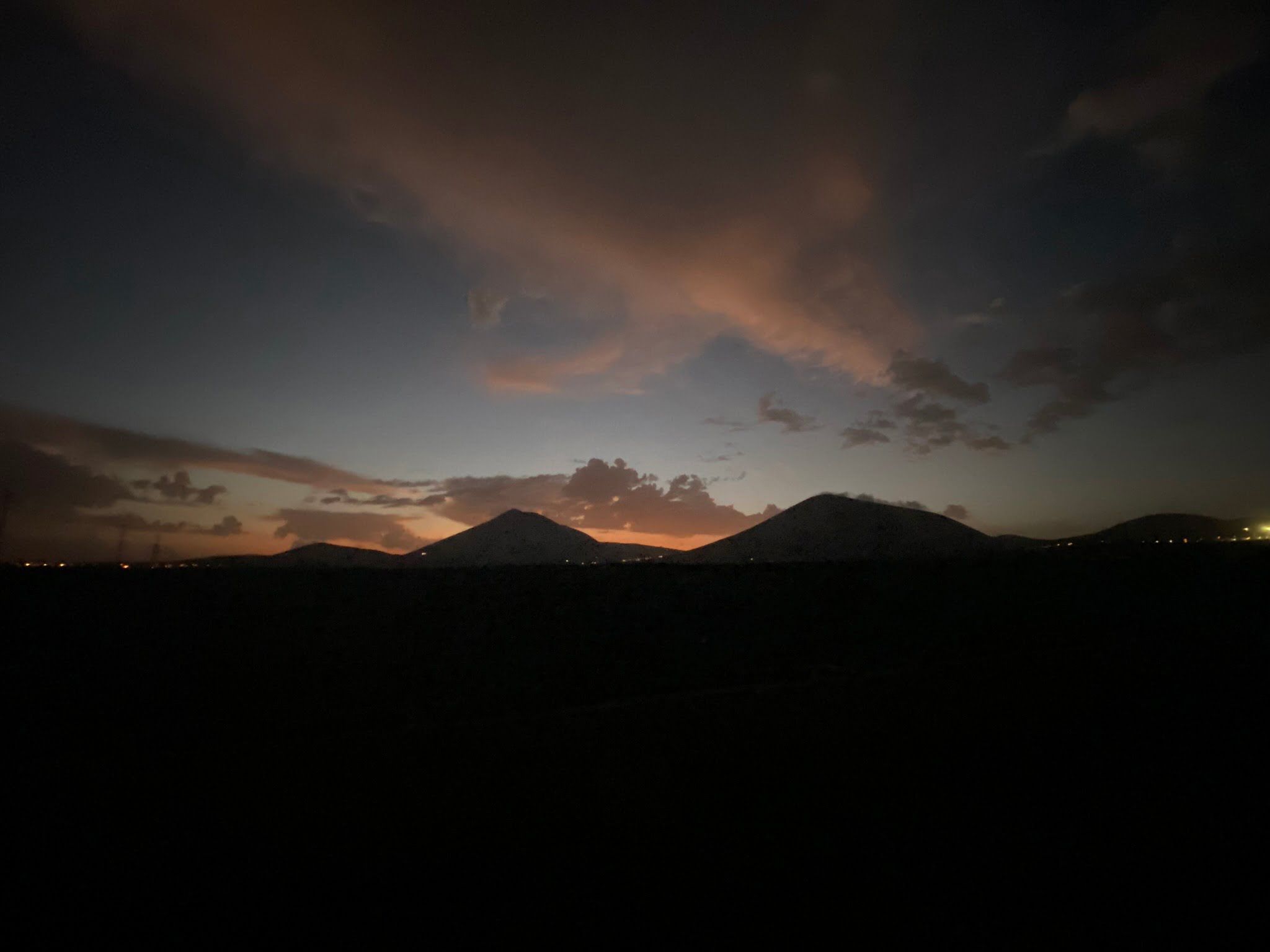 Sonnenuntergang über den Bergen, gesehen von CabanaLanz, Lanzarote